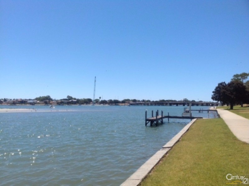 17A Leslie Street, Dudley Park, WA 6210