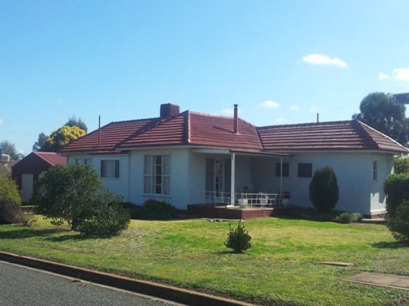 60 Howard Street, Peak Hill, NSW 2869