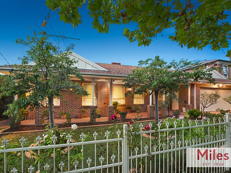 32 Ailsa Grove, Ivanhoe, Vic 3079 Property Details