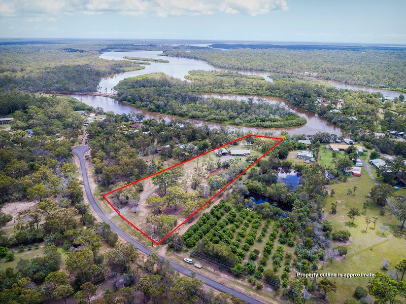 9 Island Close, Pacific Haven, QLD 4659