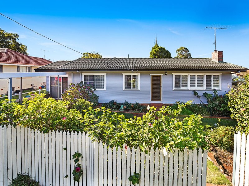 5 Strong Street, South Toowoomba, QLD 4350