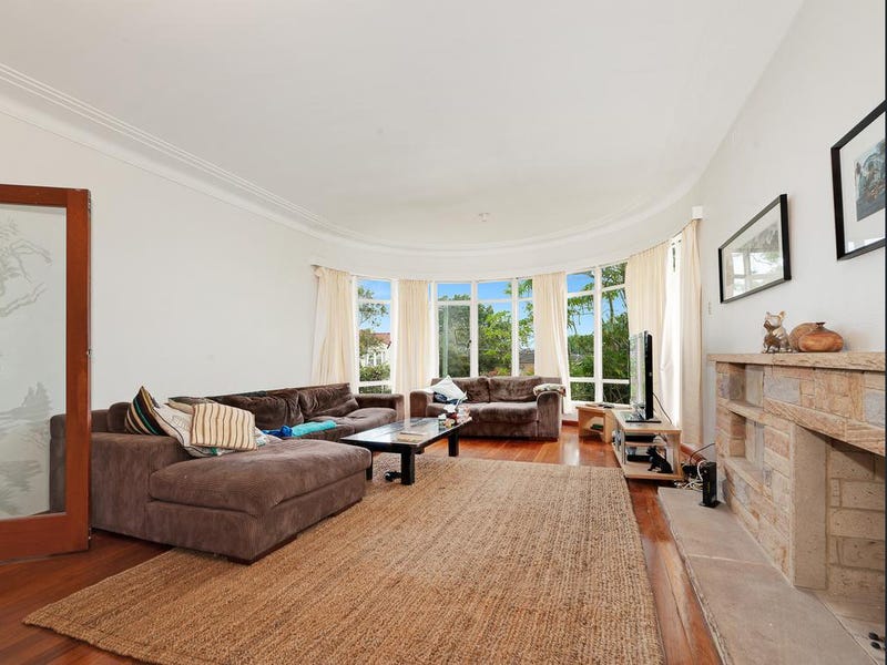 9 Dalmeny Road, Northbridge, NSW 2063