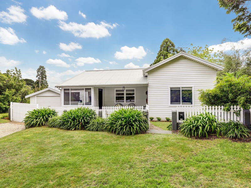 15 Westbourne Avenue, Wentworth Falls, NSW 2782