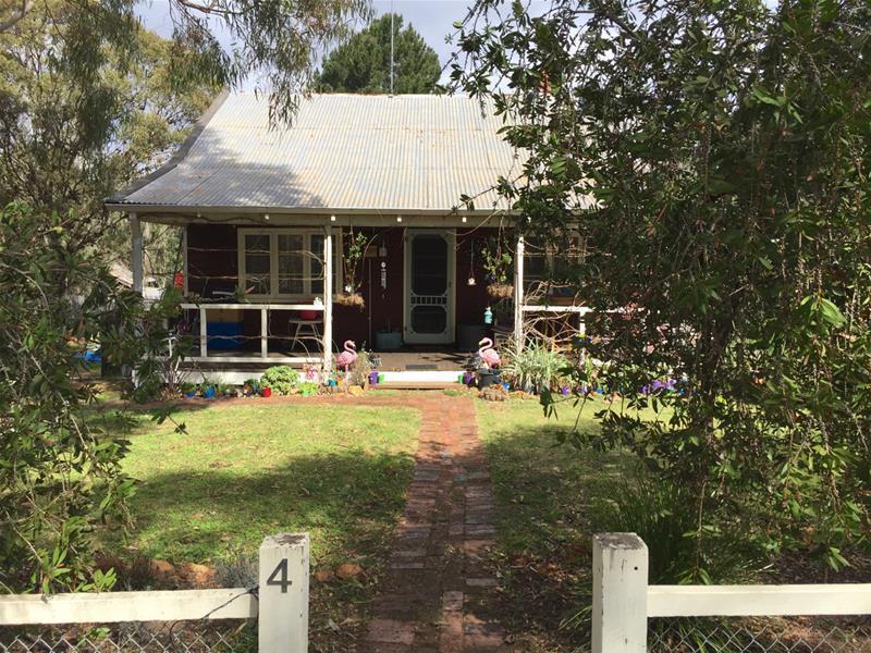 4 Sollya Crescent, Dwellingup, WA 6213 Property Details