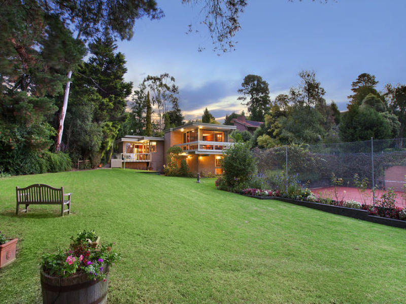 13 Wembley Gardens, Donvale, VIC 3111