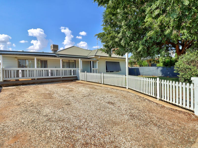 5 Bedroom Houses for Sale in Deniliquin, NSW 2710