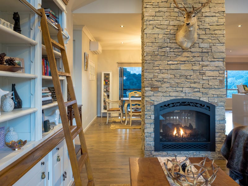 2 Highlander Court, Clear Mountain, QLD 4500