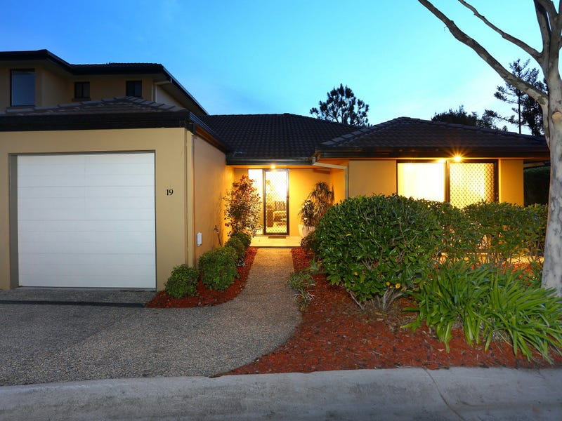19/136 Pacific Pines Boulevard, Pacific Pines, QLD 4211