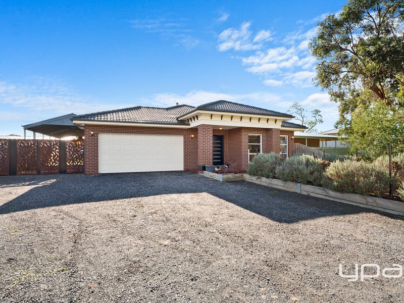 8a Berry Street, Ballan, Vic 3342 Property Details