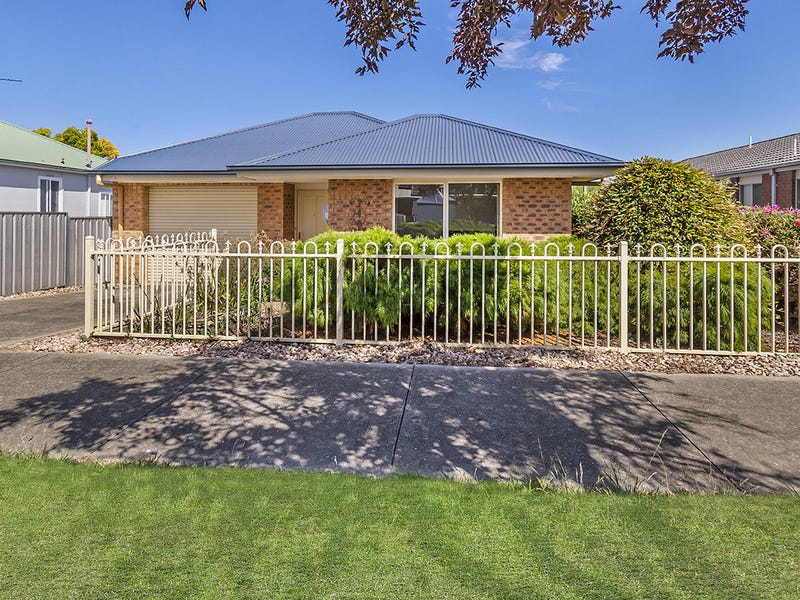1/3 Roberts Street, Hamilton, VIC 3300