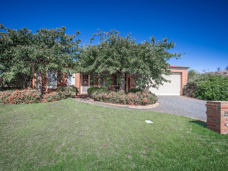 43 Robb Drive, Romsey, Vic 3434 Property Details