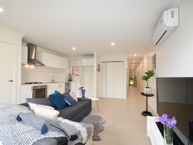 18 Flourish Walk, Doreen, Vic 3754 Townhouse for Sale