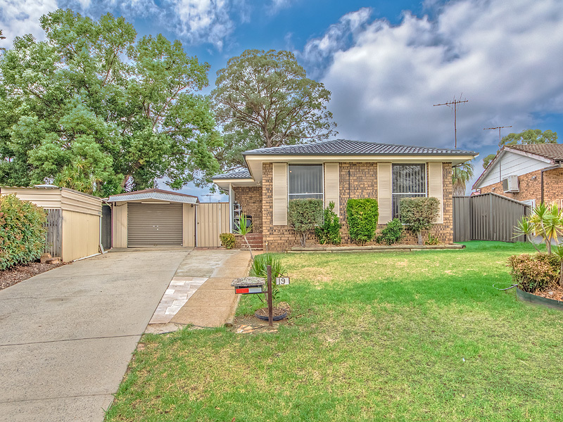 19 Sunart Place, St Andrews, NSW 2566