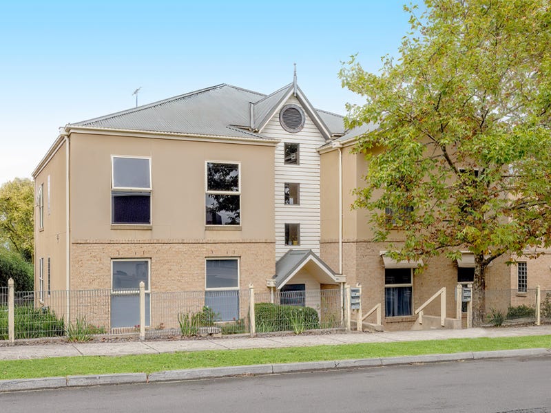 1/2 Grand Boulevard, Montmorency, Vic 3094 Property Details