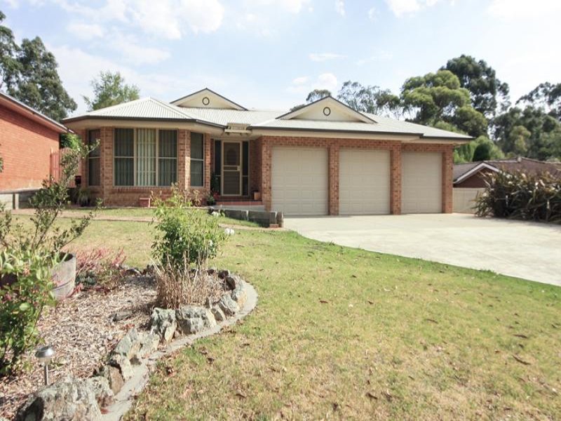 8 Bindar Cres, Bundanoon, NSW 2578