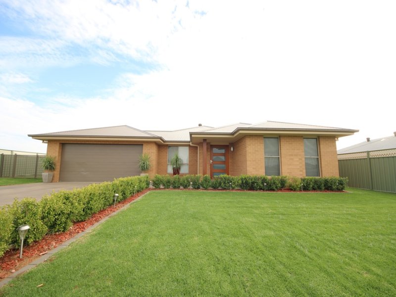 32 Holmwood Drive, Dubbo, NSW 2830