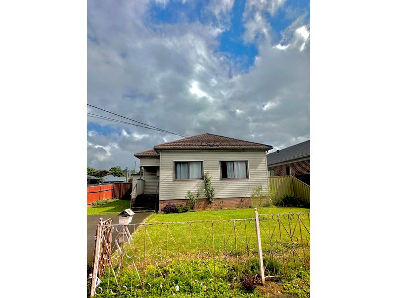 37 Bradshaw Avenue, Moorebank, NSW 2170