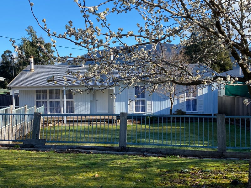 4 Harris st, Corryong, Vic 3707 Property Details