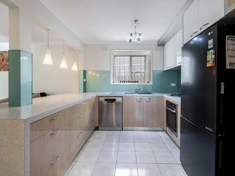 2 Cuthbert Drive, Mill Park, VIC 3082