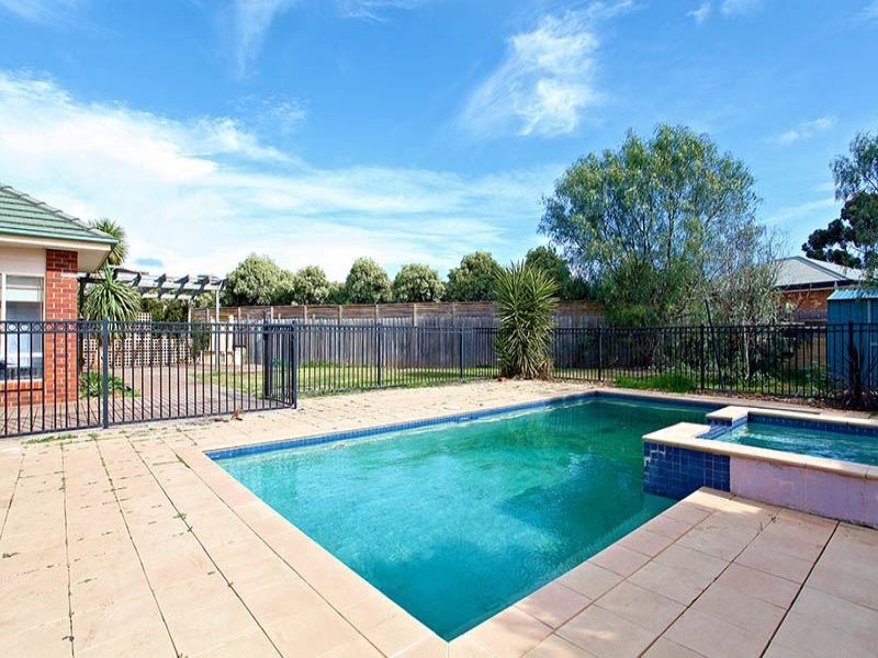 51 St Andrews Drive, Werribee, Vic 3030 Property Details