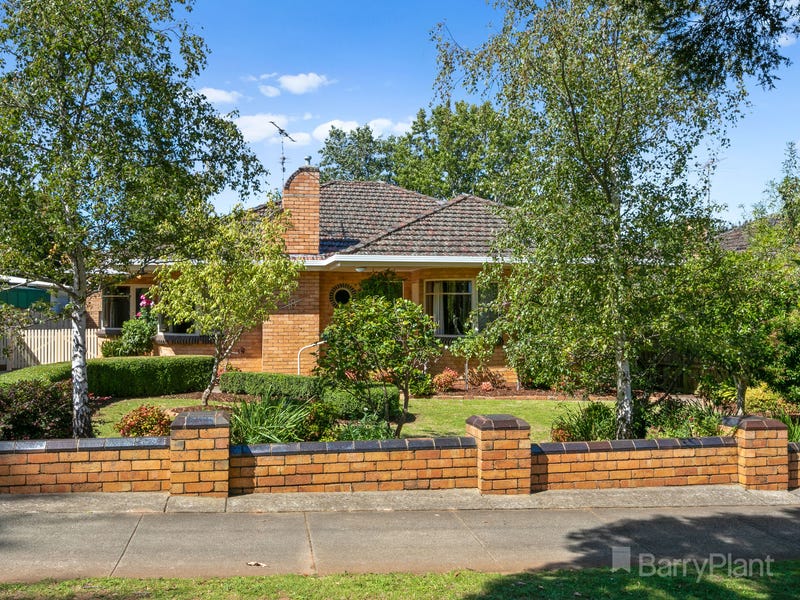 18 Albert Road, Drouin, Vic 3818 Property Details