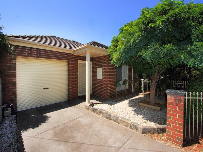 2b Walker Grove, Cheltenham, Vic 3192 Property Details