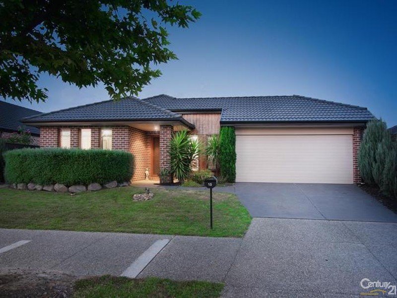 15 Shearwater Drive, Pakenham, Vic 3810 Property Details
