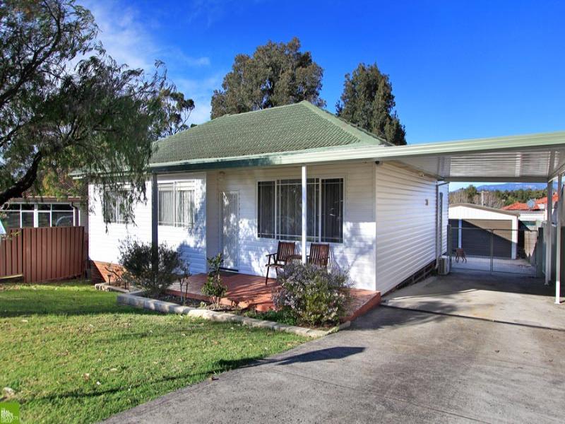 33 Gloucester Cres, Dapto, NSW 2530
