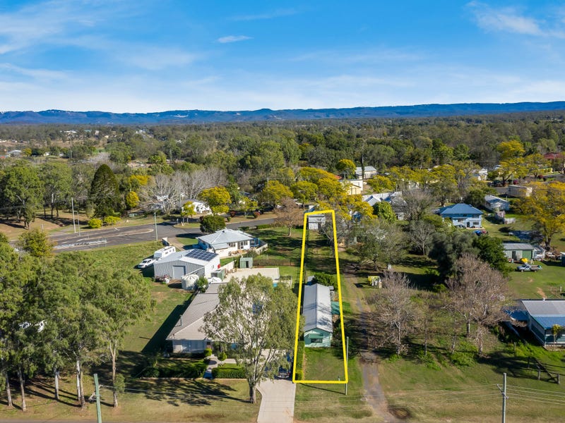 18 Railway Street, Helidon, QLD 4344