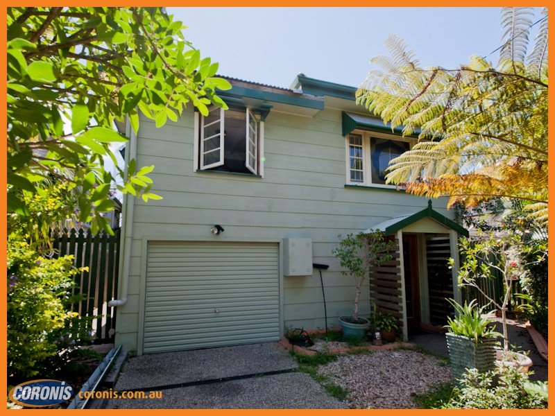 17 Mclennan Street, Woody Point, QLD 4019