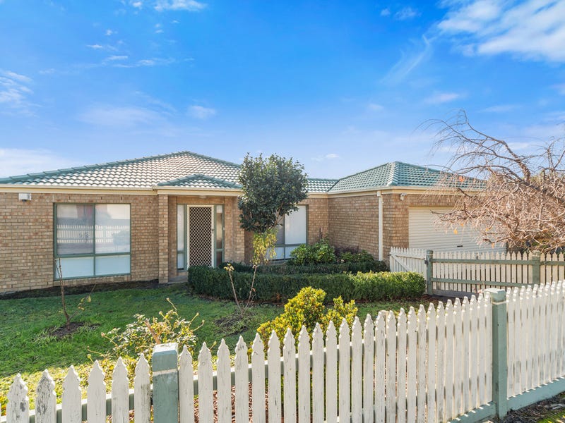 11 Edinburgh Drive, Skye, VIC 3977 - realestate.com.au