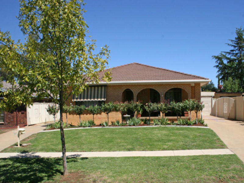 30 Pugsley Avenue, Estella, NSW 2650 Property Details