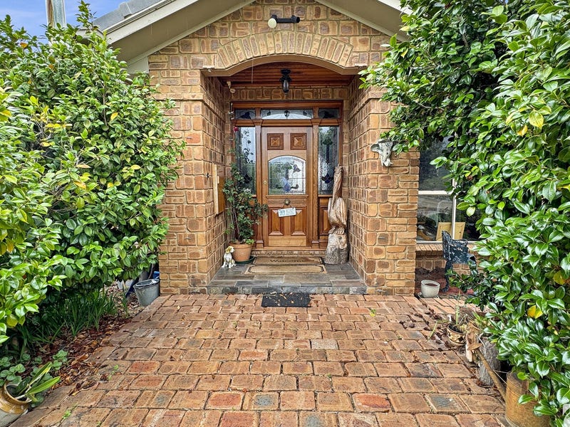 Houses for Sale in Lakes Entrance, VIC 3909 Pg. 3