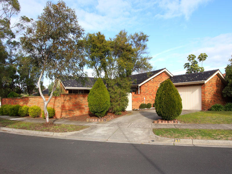33 Golfwood Close, Dingley Village, VIC 3172