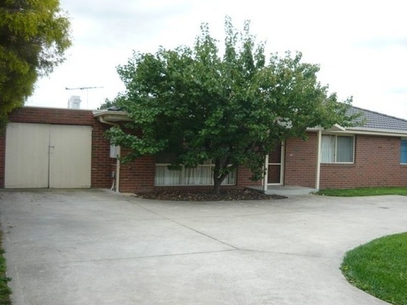 2/4 Cameron Way, Pakenham, VIC 3810