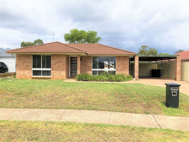 294 Welling Drive, Mount Annan, NSW 2567