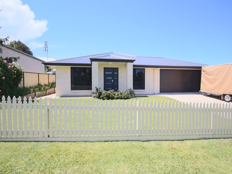 20 Laird Street, Tenterfield, NSW 2372 Property Details