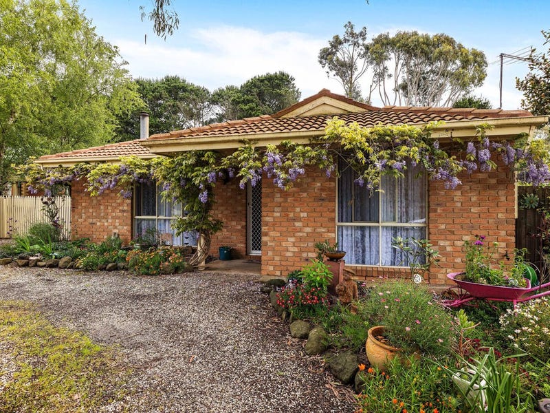 4 Barbara Street, Woodend, Vic 3442 House for Sale