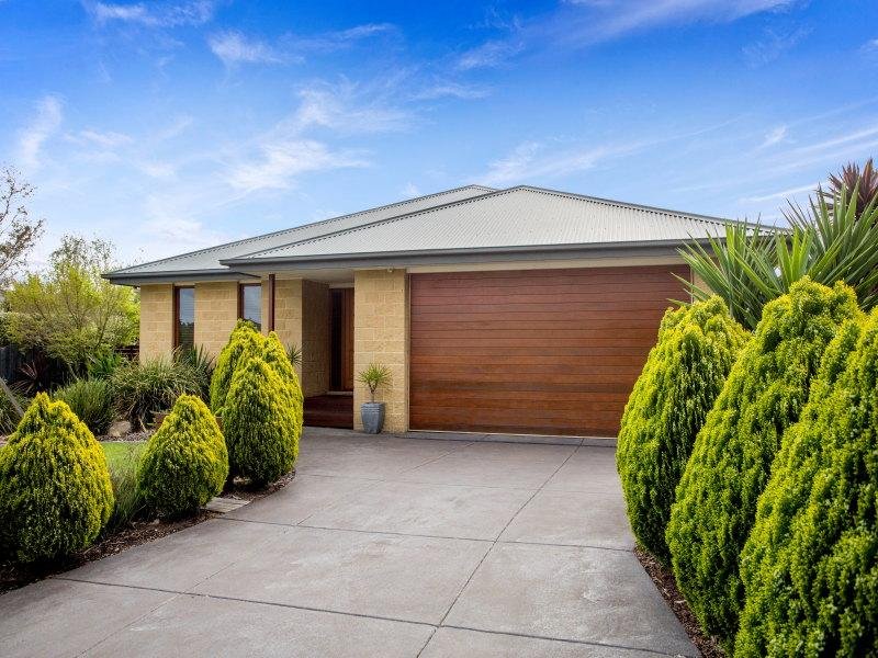 61 Summerfield Drive, Mornington, Vic 3931 Property Details