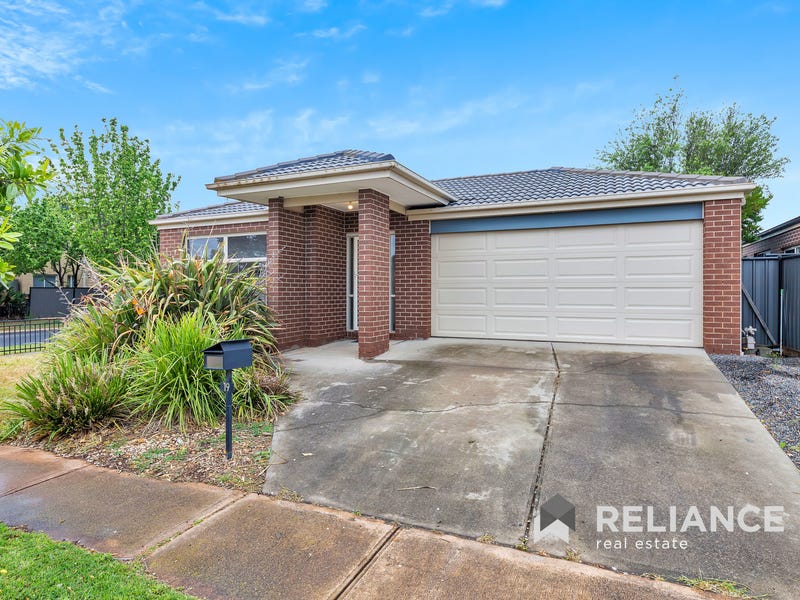 19 Ponsford Drive, Point Cook, VIC 3030 - realestate.com.au