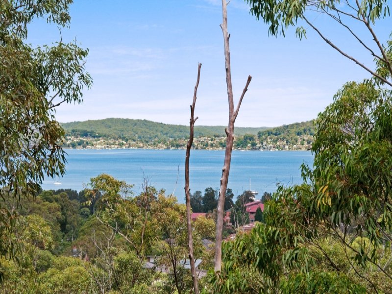 142/80 John Whiteway Drive, Gosford, NSW 2250 Property Details