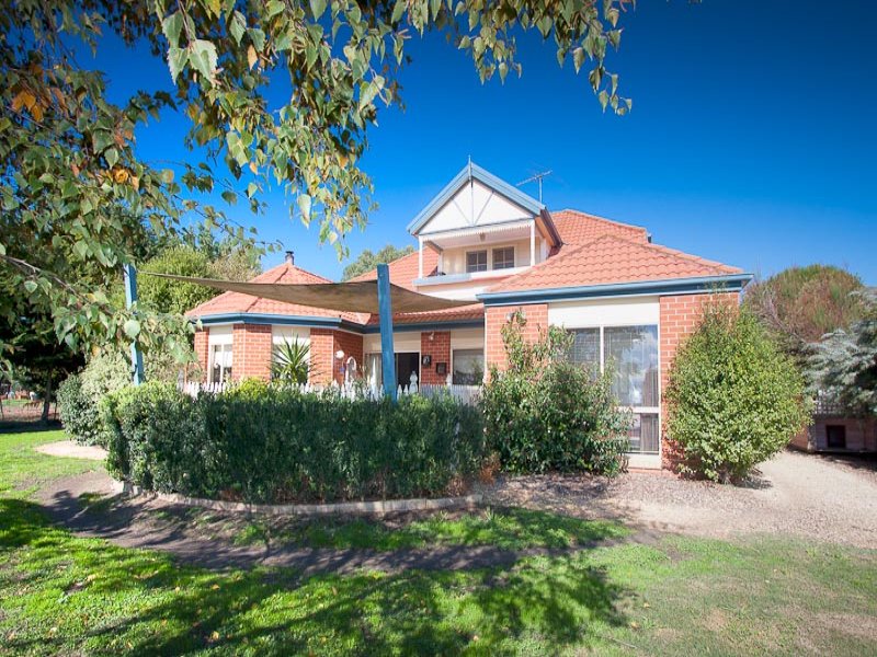 10 Carinya Drive, Gisborne, VIC 3437