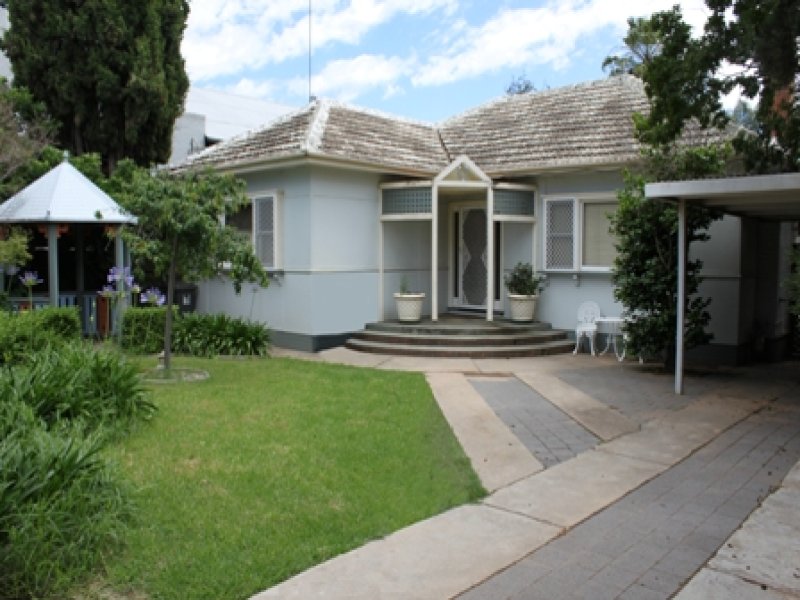 7 Railway Street, Kooringal, NSW 2650