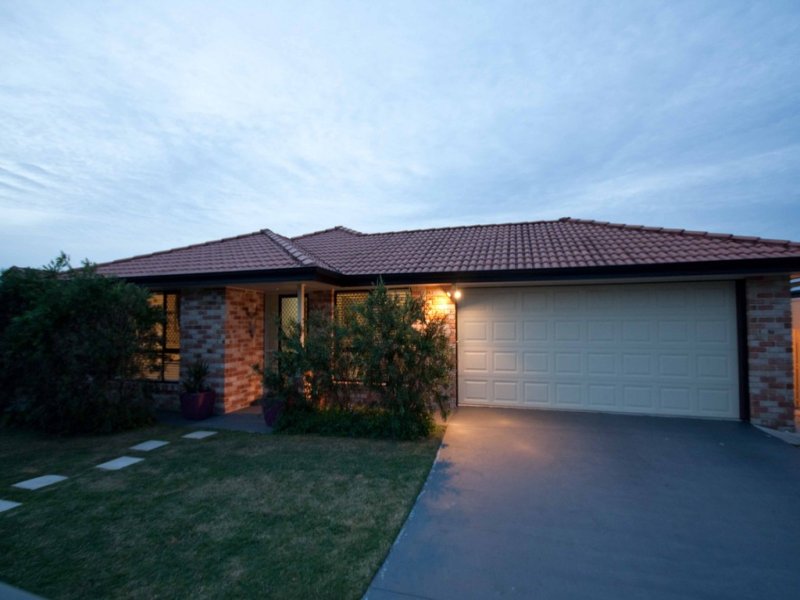 8 Holland Place, Carindale, Qld 4152 Property Details