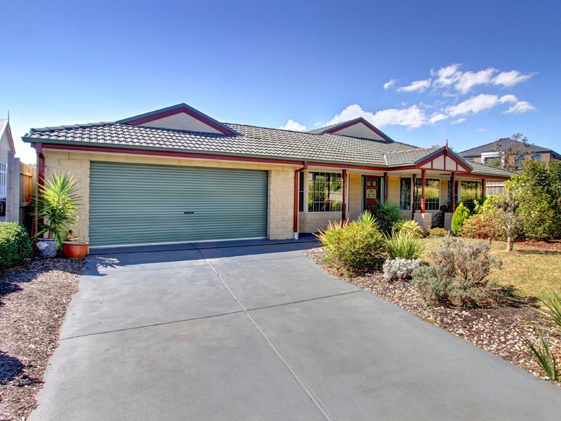 16 Ben Drive, Mornington, Vic 3931 Property Details