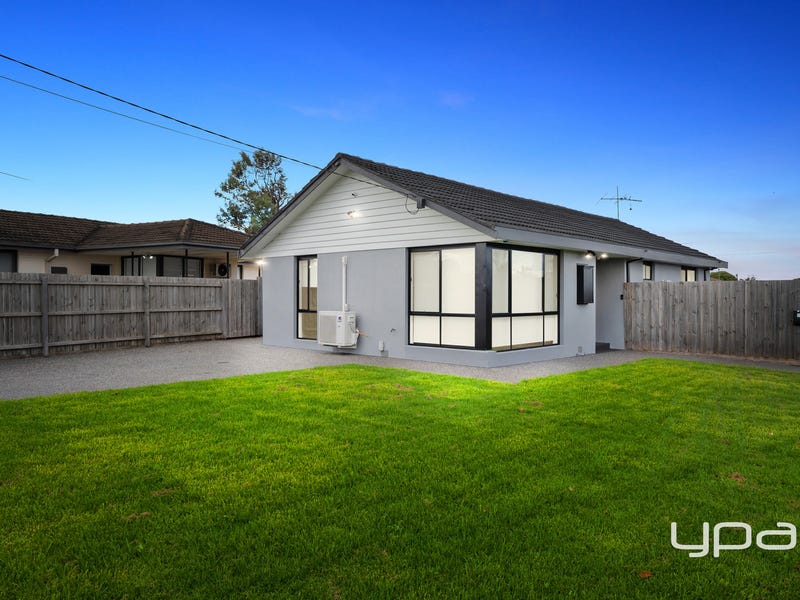 2 Curlew Close, Melton, Vic 3337 House for Sale