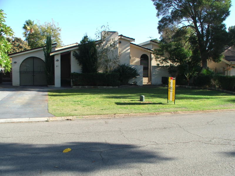 21 Regency Drive, Thornlie, WA 6108 Property Details