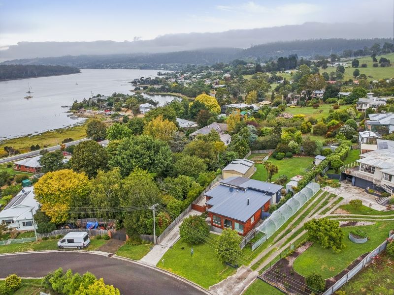 17 Taree Cres, Gravelly Beach, TAS 7276