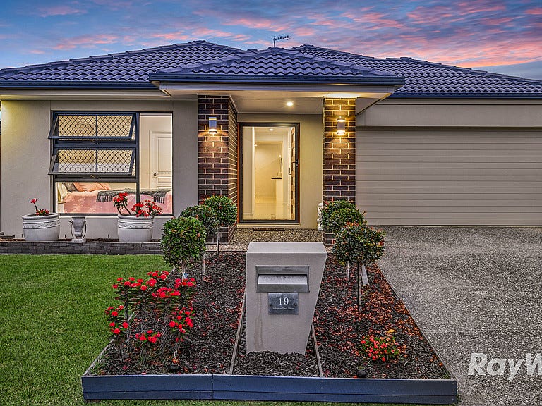 19 Allerton Park Drive, Park Ridge, QLD 4125