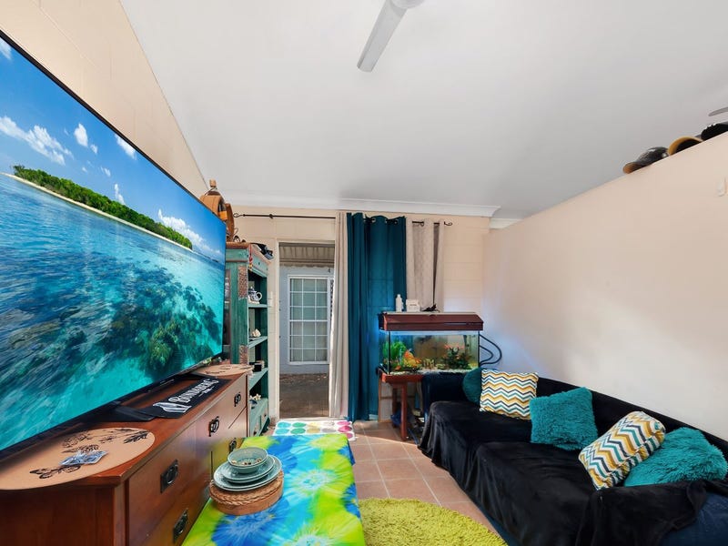 7 485 McCoombe Street Mooroobool Qld 4870 Property Details